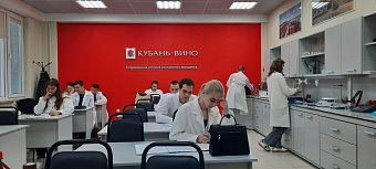 Участники движения Российских студенческих отрядов осваивают рабочую профессию